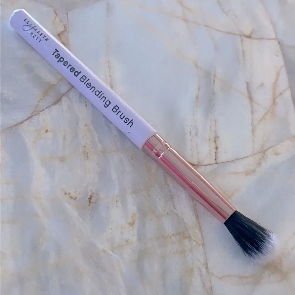 Elizabeth Mott Lilac Tapered Blending Brush